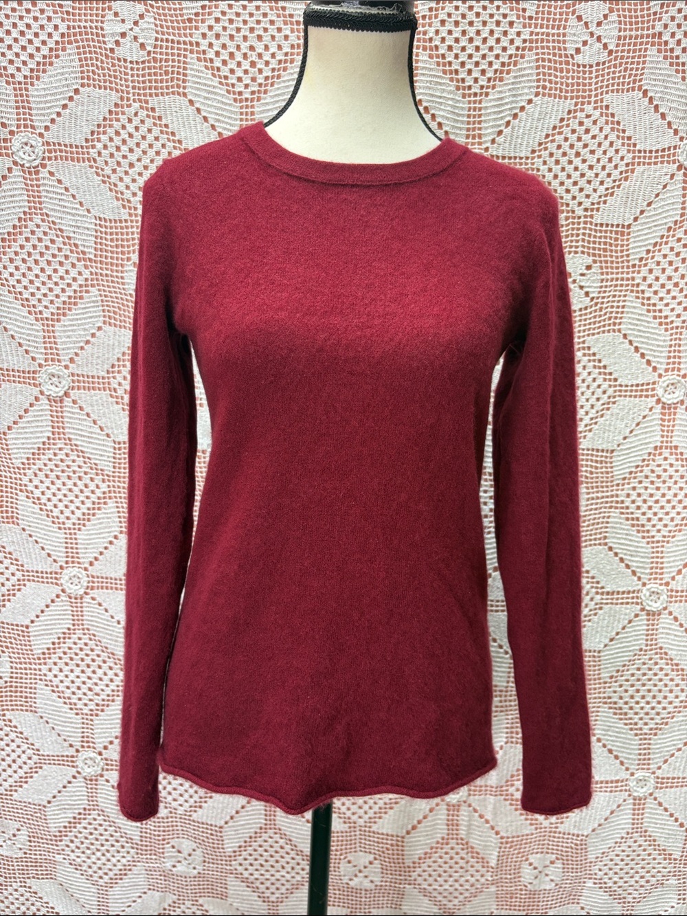 Crew 100% Cashmere Burgundy Crewneck Sweater – Size Small